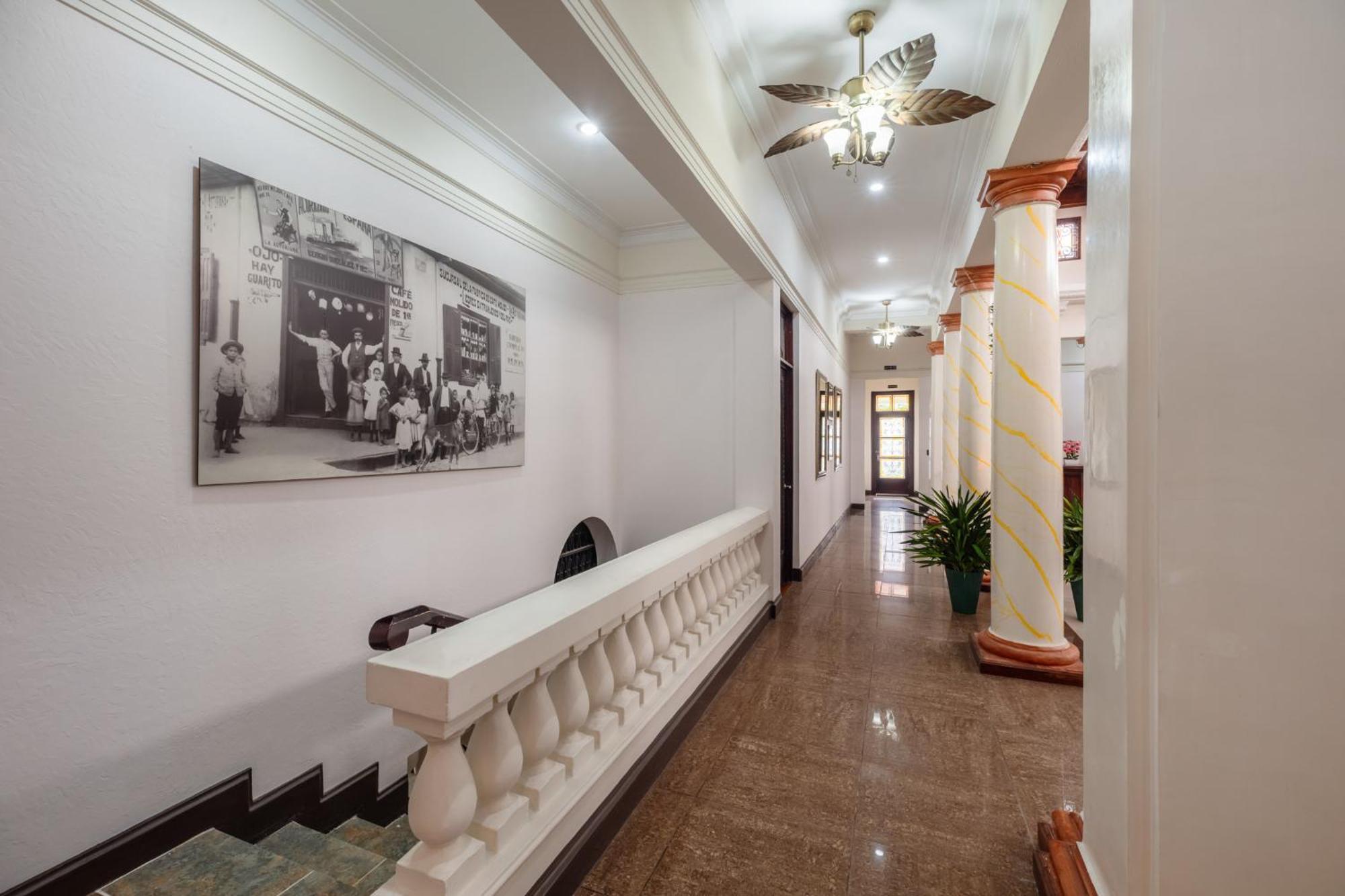 Hotel Majestad サンホセ エクステリア 写真